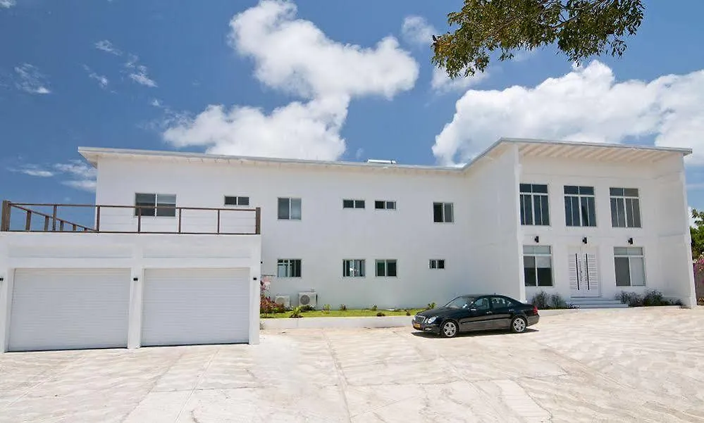 Blue Point Villa St. George's 0*,